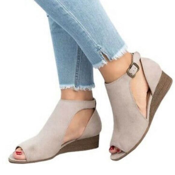 𝅺Lily Women’s Gladiator Sandals sz 7 Peep Toe NEW # bag V-25 - Picture 1 of 5